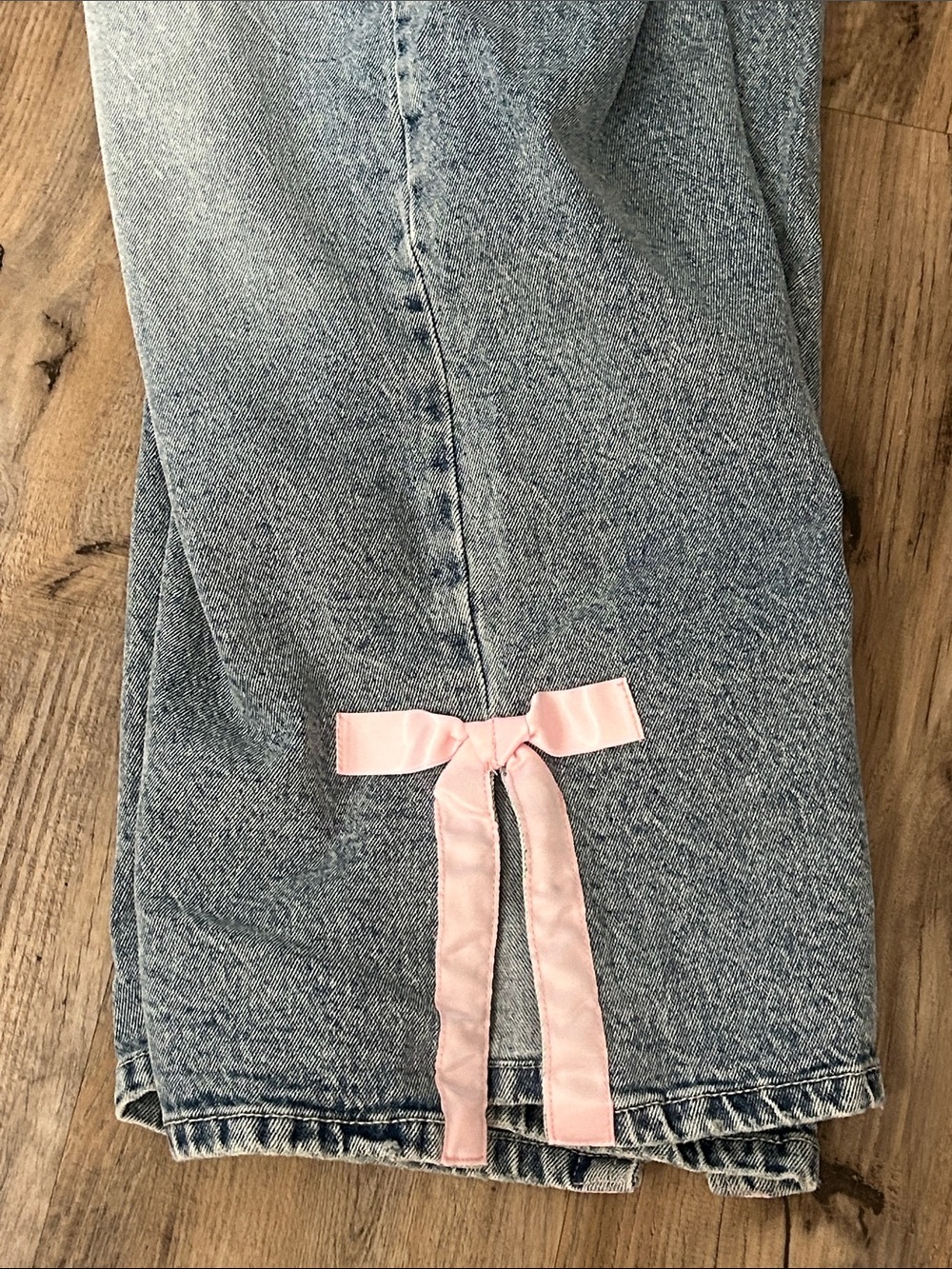 No Boundaries Light Wash Barrel Jeans with Pink Bow Accents - Picture 8 of 10